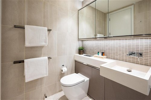 Photo 17 - Deluxe two Bedroom Apartment in London s Canary Wharf