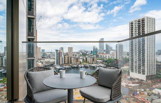 Photo 2 - Deluxe two Bedroom Apartment in London s Canary Wharf