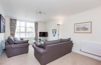 Photo 2 - 388 Fabulous 2 Bedroom Apartment With Parking 2 Minutes Walk From the Royal Mile