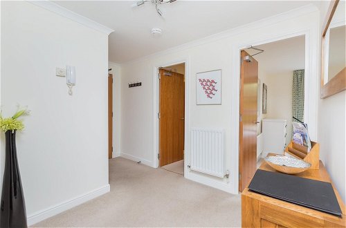 Photo 13 - 388 Fabulous 2 Bedroom Apartment With Parking 2 Minutes Walk From the Royal Mile