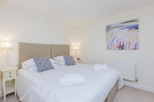 Photo 4 - 388 Fabulous 2 Bedroom Apartment With Parking 2 Minutes Walk From the Royal Mile