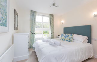 Photo 1 - 388 Fabulous 2 Bedroom Apartment With Parking 2 Minutes Walk From the Royal Mile