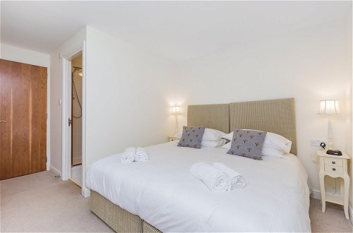 Photo 5 - 388 Fabulous 2 Bedroom Apartment With Parking 2 Minutes Walk From the Royal Mile