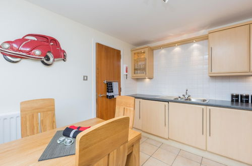 Photo 9 - 388 Fabulous 2 Bedroom Apartment With Parking 2 Minutes Walk From the Royal Mile