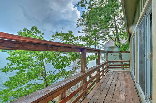 Foto 14 - Quiet Cabin on Glen Lake w/ Boat Dock & Deck