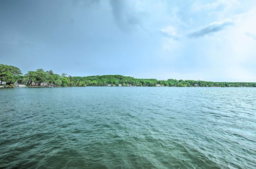 Foto 2 - Quiet Cabin on Glen Lake w/ Boat Dock & Deck