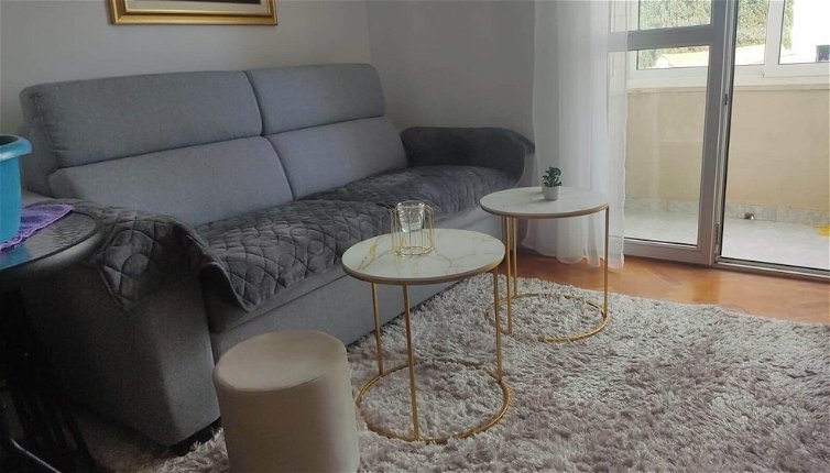 Photo 1 - Immaculate Apartment in Center City With Parking