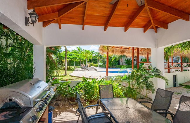 Fifth-Floor Condo with Breathtaking Ocean Views, Stylish Interior & Prime Location Near Flamingo Beach - Foto 27