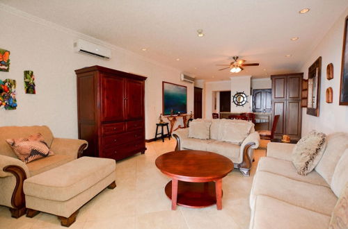 Photo 16 - Exquisitely Decorated 5th-floor View of 2 Bays in Flamingo