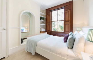 Photo 3 - Charming 3BD Flat - 5 Minutes to Victoria Park