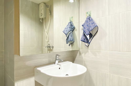 Foto 11 - Homey And Best Deal Studio At Vasanta Innopark Apartment