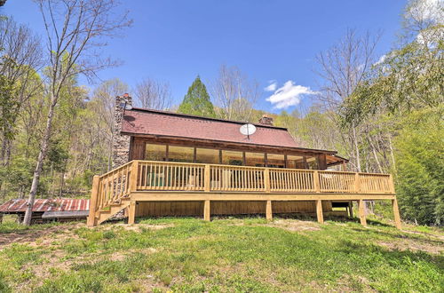 Foto 5 - Waynesville Cabin w/ Grill, Fire Pit, & Hot Tub