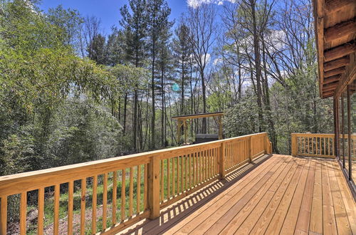 Foto 10 - Waynesville Cabin w/ Grill, Fire Pit, & Hot Tub