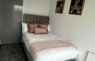 Photo 3 - Luxurious two Bedrooms Apartment Slough