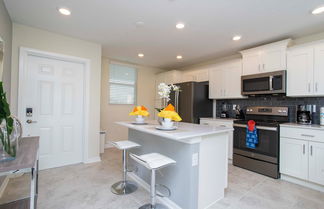 Photo 2 - Luxurious 2 Bd Close to Disney Storey Lake 204 3131