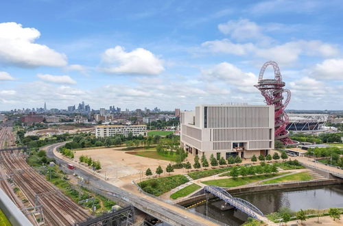 Photo 33 - Penthouse 2-bed Apartment in The Heart Of E15