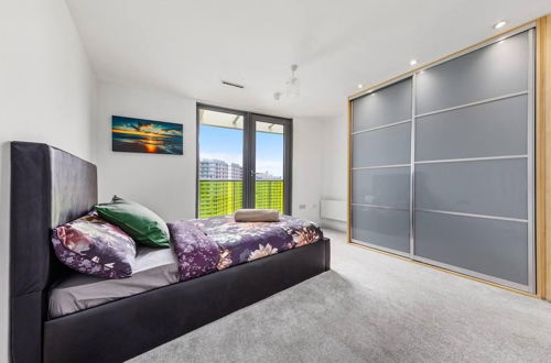 Foto 11 - Penthouse 2-bed Apartment in The Heart Of E15