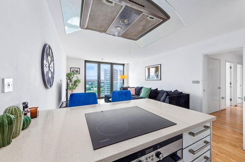 Foto 14 - Penthouse 2-bed Apartment in The Heart Of E15