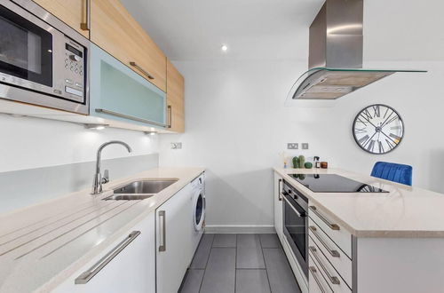 Photo 15 - Penthouse 2-bed Apartment in The Heart Of E15