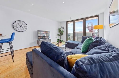 Foto 17 - Penthouse 2-bed Apartment in The Heart Of E15