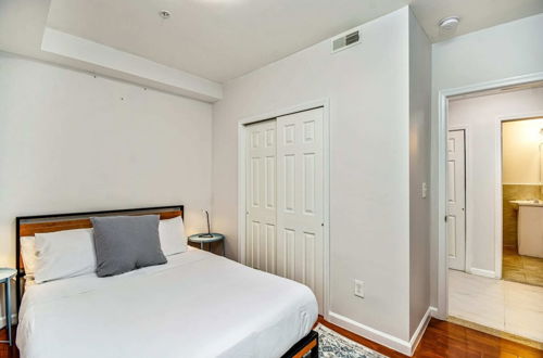 Photo 4 - The City Getaway, 2BD Apt Next to Convention Center