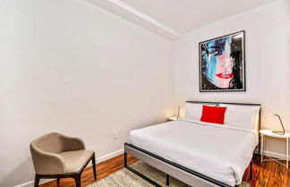 Photo 3 - Escape to a 2BD Apartment in the Heart of the City