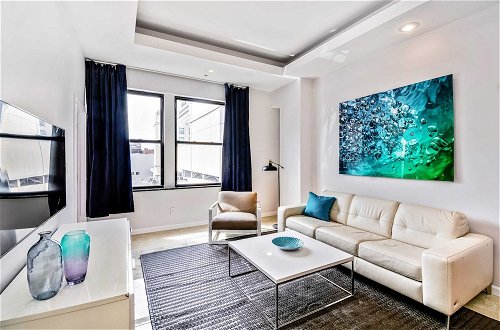 Photo 8 - Escape to a 2BD Apartment in the Heart of the City