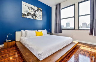 Photo 1 - Escape to a 2BD Apartment in the Heart of the City