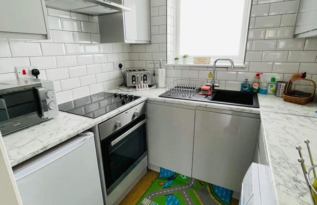 Villa - Sleeps 6 - Pets Ok - Pool - Parking - Foto 5