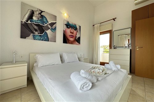 Photo 2 - Villa Queen - Stunning 4-bedroom Maisonette in Fourka, Kassandra, Greece