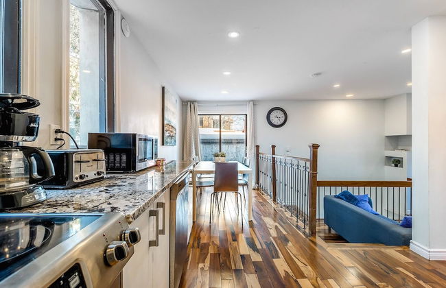 Chic Townhome With Garage Dt Mtl - Photo 6