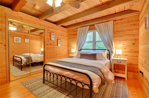 Foto 14 - Serene Fancy Gap Cabin Retreat in Private Setting