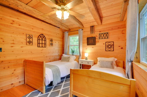 Photo 26 - Serene Fancy Gap Cabin Retreat in Private Setting