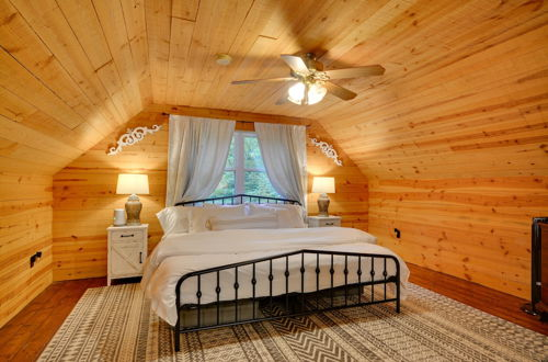 Foto 29 - Serene Fancy Gap Cabin Retreat in Private Setting