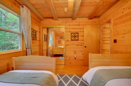 Foto 6 - Serene Fancy Gap Cabin Retreat in Private Setting
