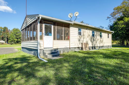 Photo 9 - Waterfront Rock Point Vacation Rental w/ Sunroom