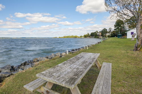 Photo 6 - Waterfront Rock Point Vacation Rental w/ Sunroom