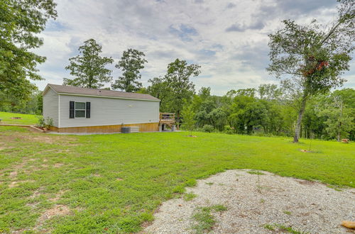 Foto 18 - Rural Mt Olive Cabin Rental w/ White River View