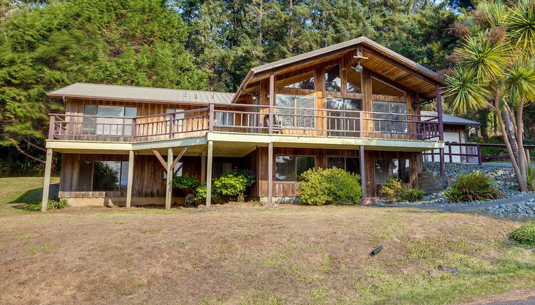 Foto 1 - Tree-lined Gold Beach Retreat w/ Multiple Decks