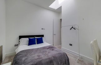 Photo 2 - Luxurious 4-bedrooms Apartment in Central London