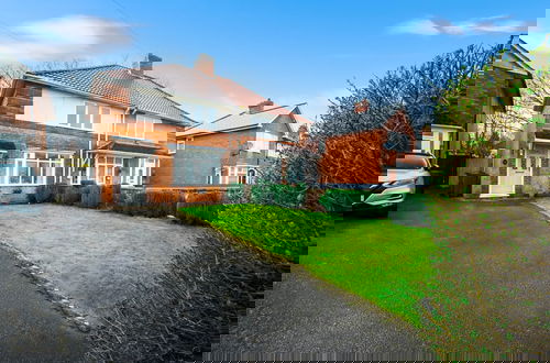 Foto 18 - Stylish Three Bedroom Retreat With Garden