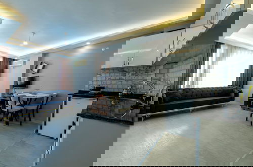 Photo 2 - NearMe Apart