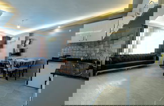 Photo 2 - NearMe Apart