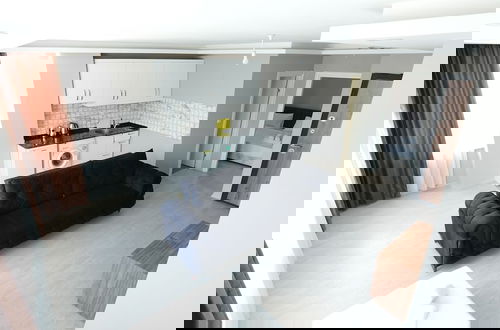 Photo 8 - NearMe Apart