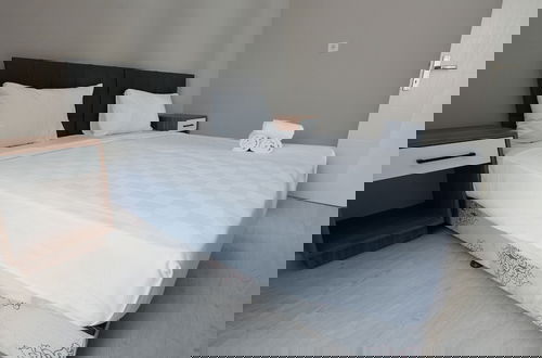 Photo 5 - NearMe Apart