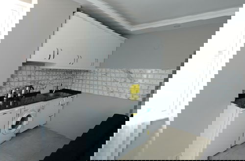 Photo 9 - NearMe Apart