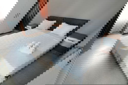 Photo 10 - NearMe Apart