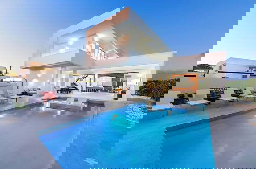 Foto 1 - 2bdr Beachside Vacation Villa, Hotel Amenities v6