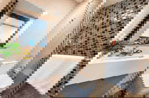 Photo 40 - The Tresor Luxury Apartment