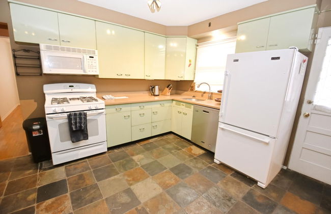 Mid Century Modern 30 Minute Walk to Notre Dame 3 Bedroom 3 Full Bath 2008 - Photo 1